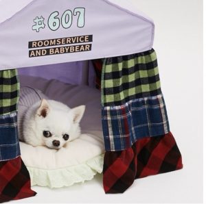 Suite Peekaboo Dog Bed